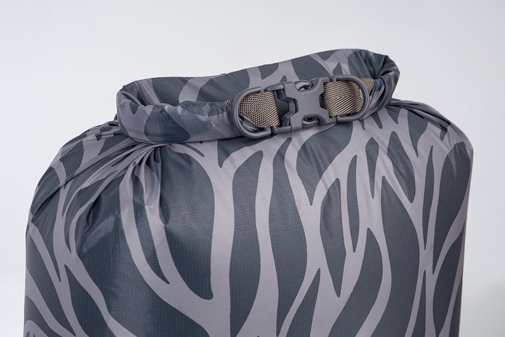 Cocoon Drybag Hyperlight 21L Grey Leaves