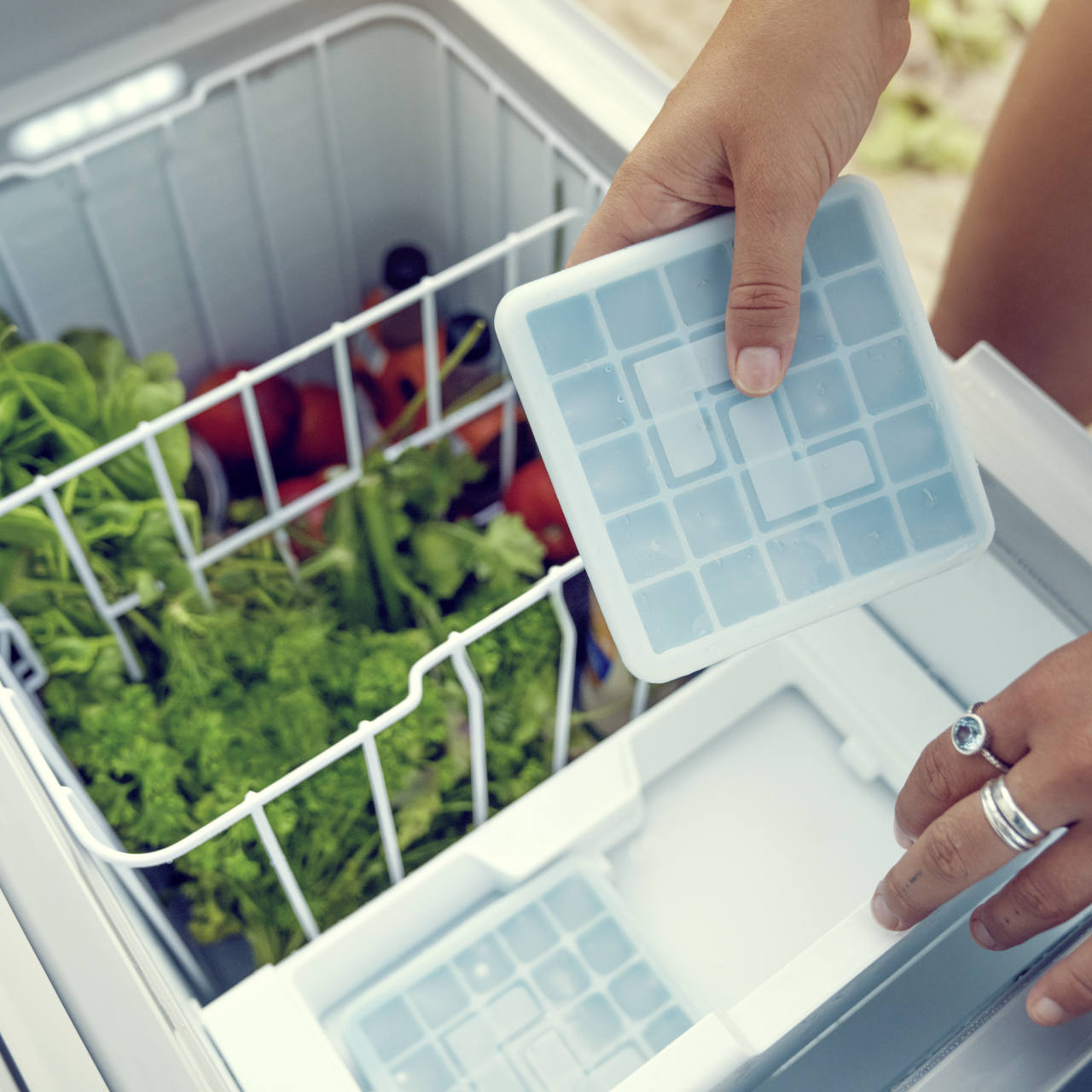 Dometic CFX3 55IM Tragbare Kompressorkühlbox mit Eiswürfel-Funktion und 53 l